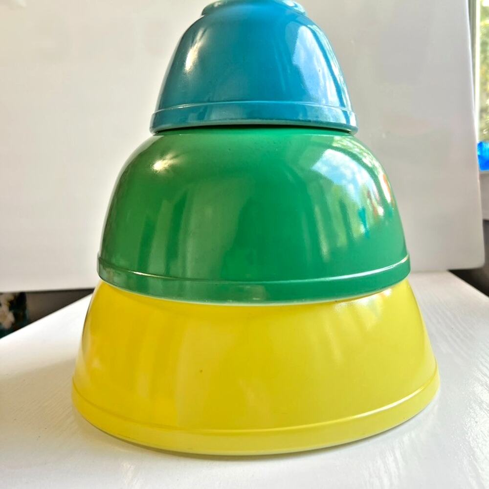 Vintage Pyrex Primary Colors Nesting Bowls 3 Piece Blue Green Yellow 401 403 404